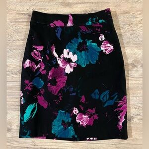 Ann Taylor pencil skirt - black with purple and green floral pattern - Size 4